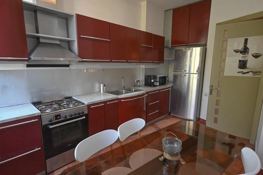 Classic Apt. On Liberty Square ティビリシ エクステリア 写真